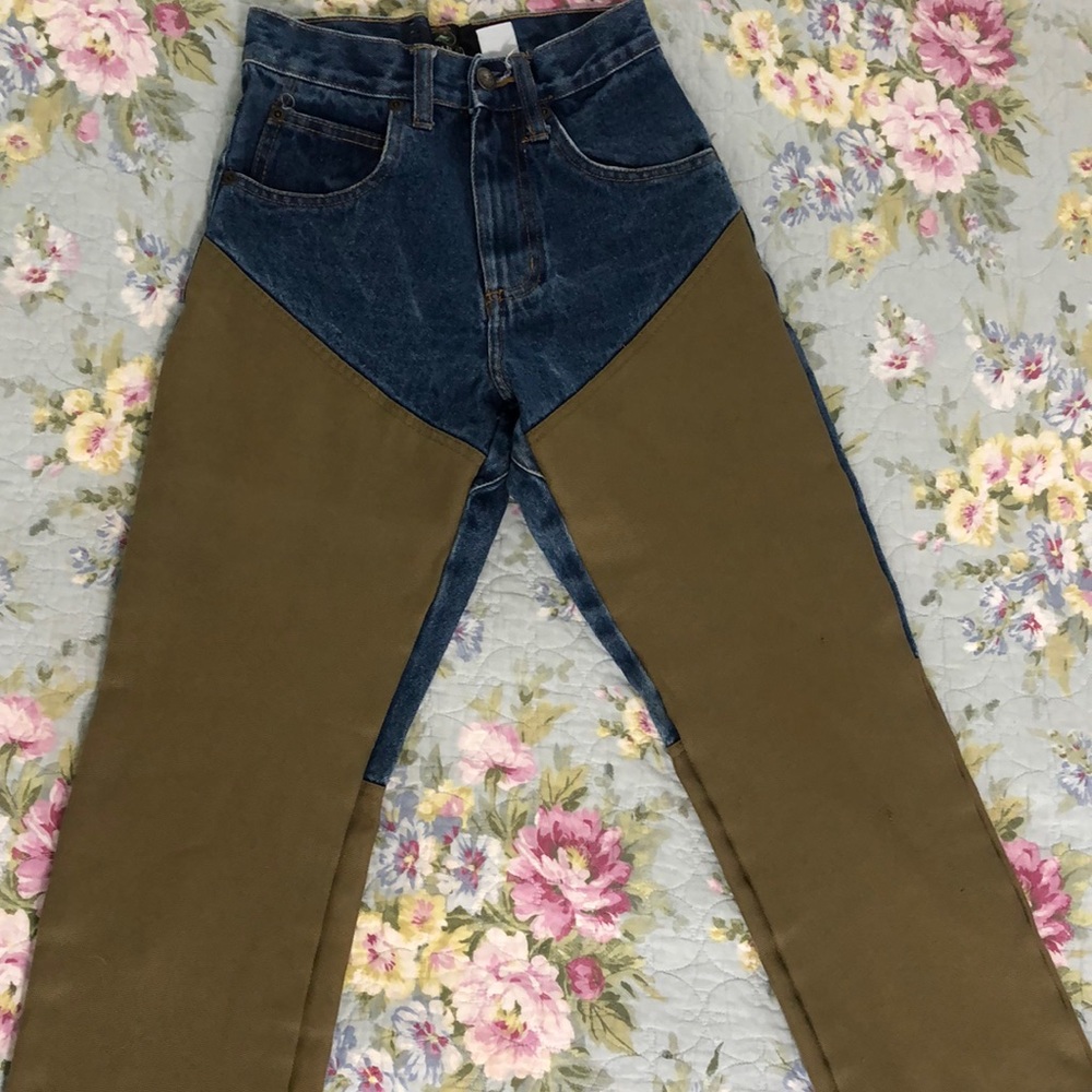 RedHead®  Boys Brush pants made for the thick stuff. Size 10.